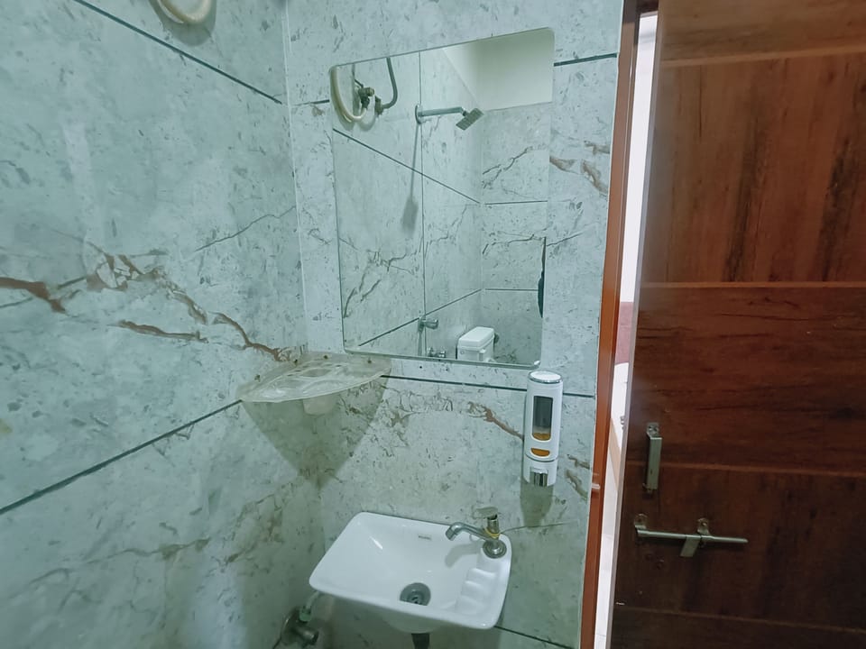 Comfort Quadruple Room, City View | Bathroom | Shower, rainfall showerhead, towels, soap