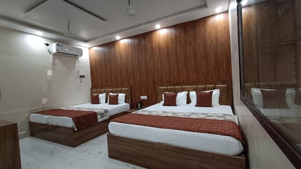 Family Room | Iron/ironing board, free WiFi, bed sheets