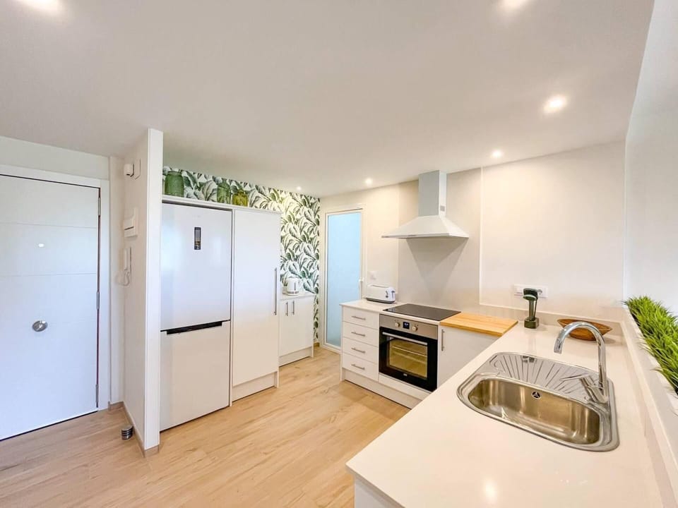 Apartment | Private kitchen | Fridge, microwave, oven, stovetop