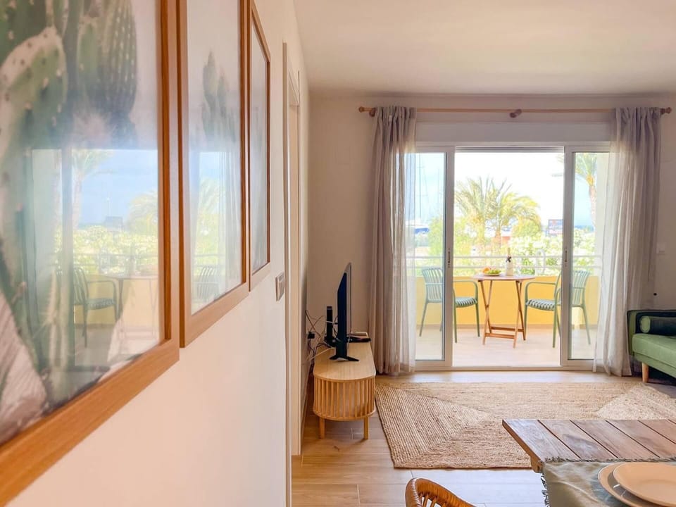 Apartment | Living area | Flat-screen TV