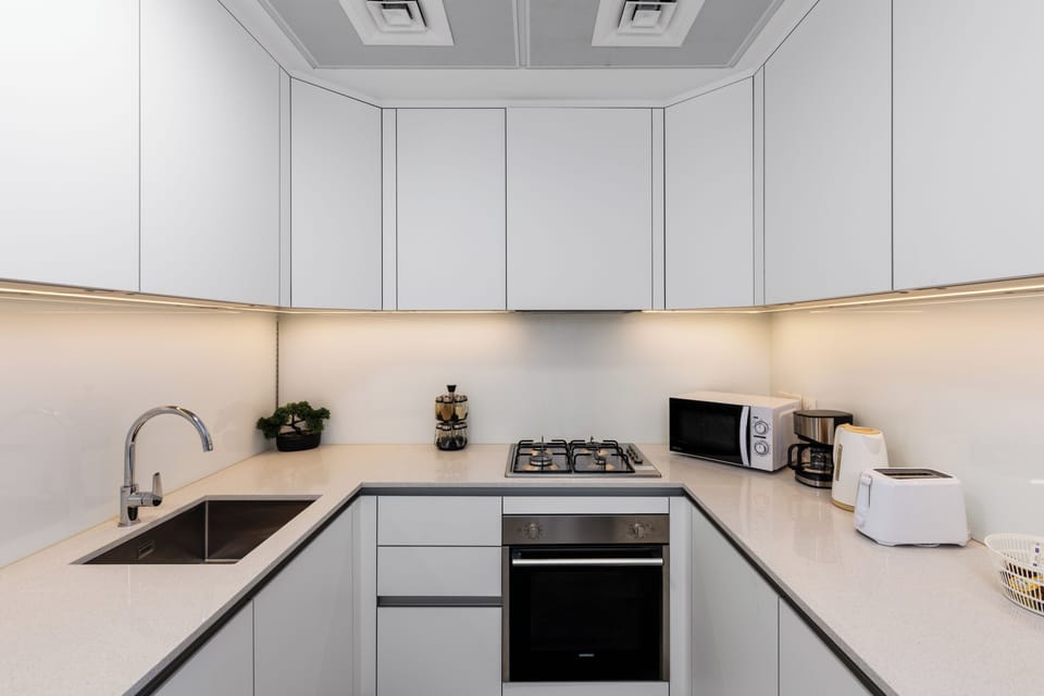 Deluxe Studio, Balcony, City View | Private kitchen | Fridge, microwave, oven, stovetop