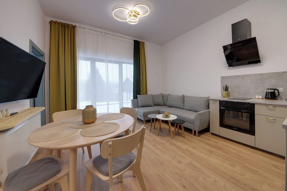 Apartment, Balcony | Living room | 37-inch flat-screen TV with digital channels, TV