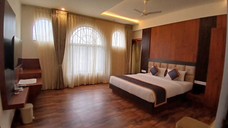 Deluxe Double Room, City View | Desk, laptop workspace, free WiFi, bed sheets