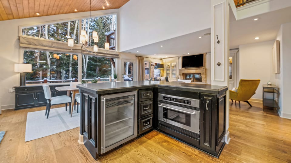 Kitchen Island - North