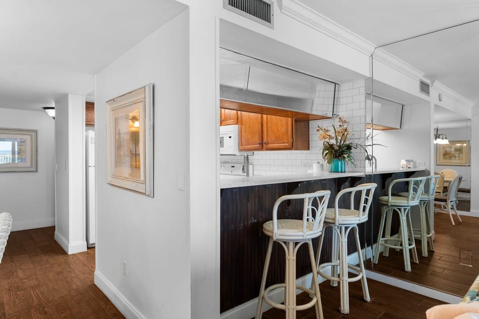 There is a dining table, perfect for enjoying a meal or playing a game, as well as additional breakfast bar seating.