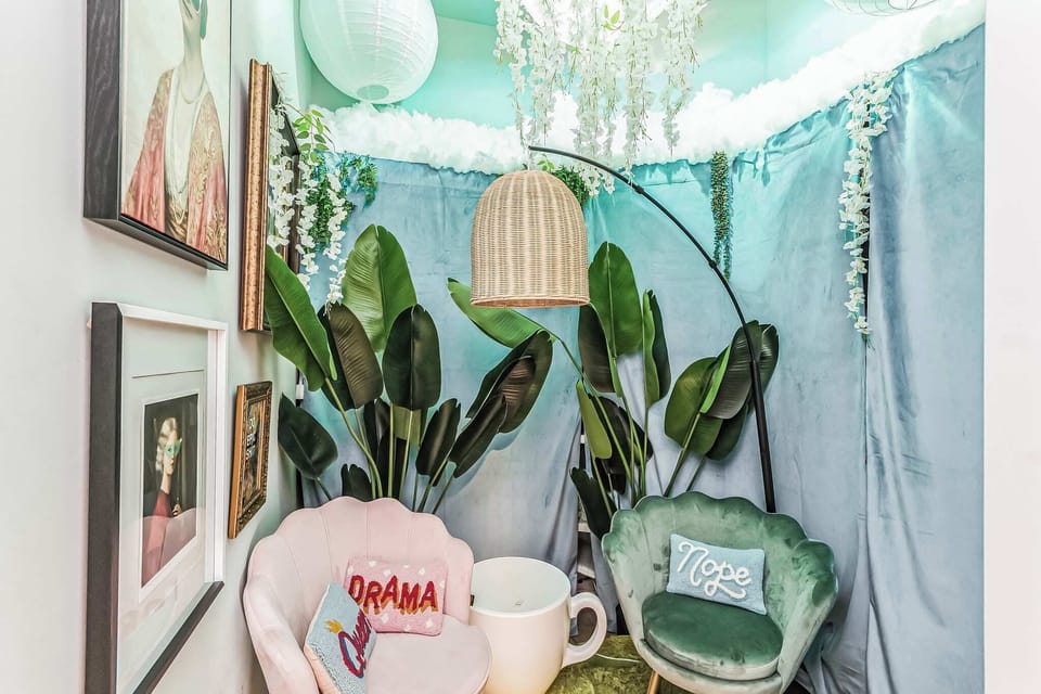 Say, “Howdy!” to this 3rd-floor queen suite, with smart TV, ensuite, & sitting area