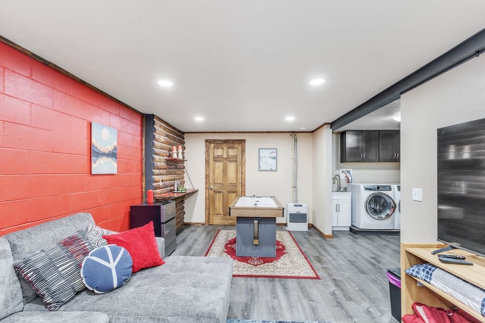 Cabin, 1 Bedroom | Living area | DVD player