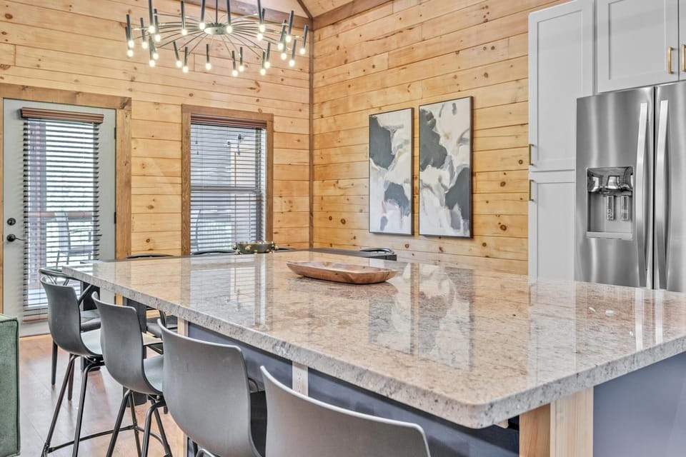 Cabin, 2 Bedrooms | Dining