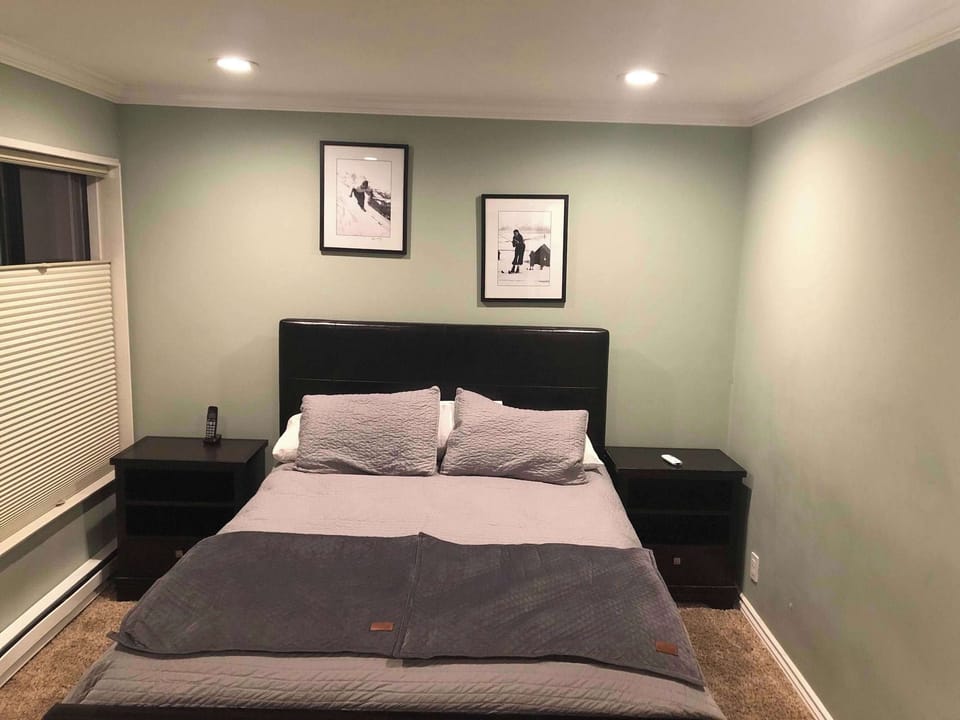 Queen bedroom