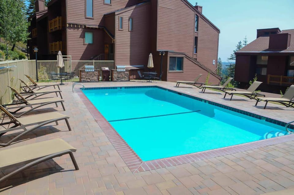 Mammoth Ski & Racquet pool