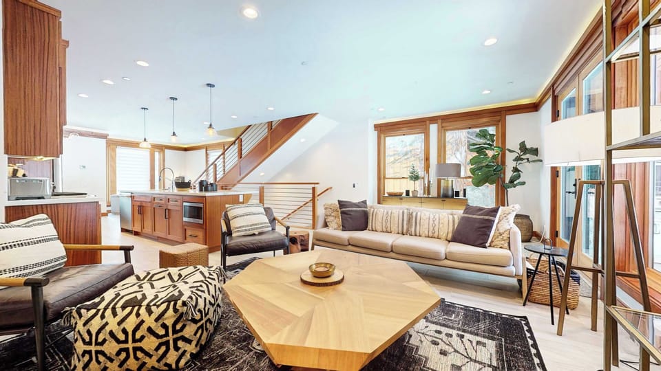 Welcome to Obsidian Ski & Golf Villa where Luxury Meets Adventure