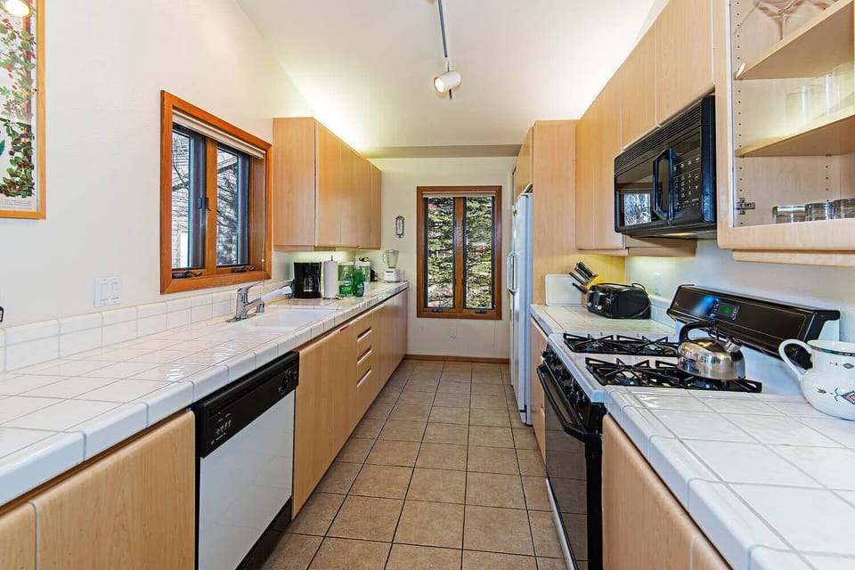 Full Kitchen