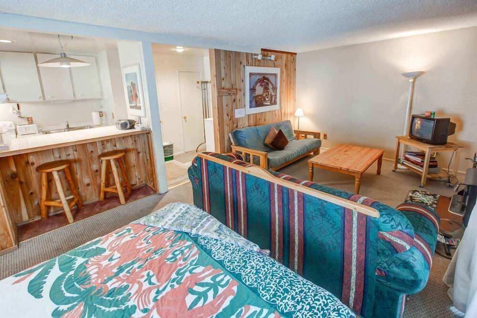 Studio queen bed