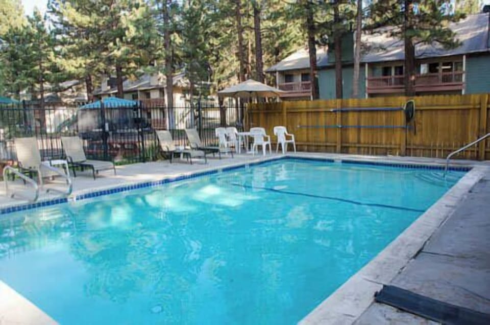 Mountain Shadows pool
