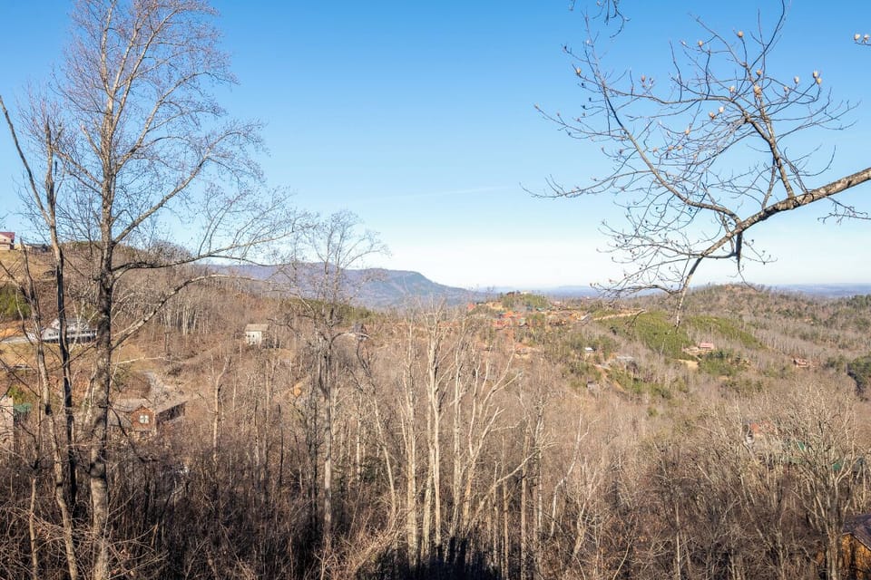Sweeping mountain views stretch across the forested valley, showcasing the natural beauty surrounding this peaceful retreat location.