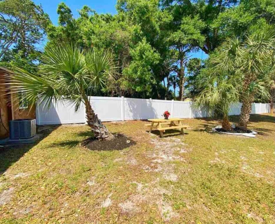 Spacious backyard!!