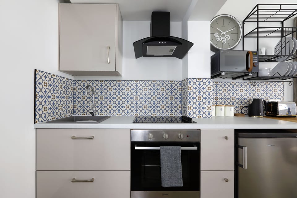 Classic Studio, Patio | Private kitchenette | Electric kettle