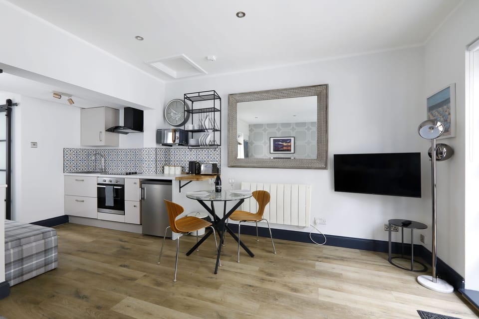 Classic Studio, Patio | In-room dining