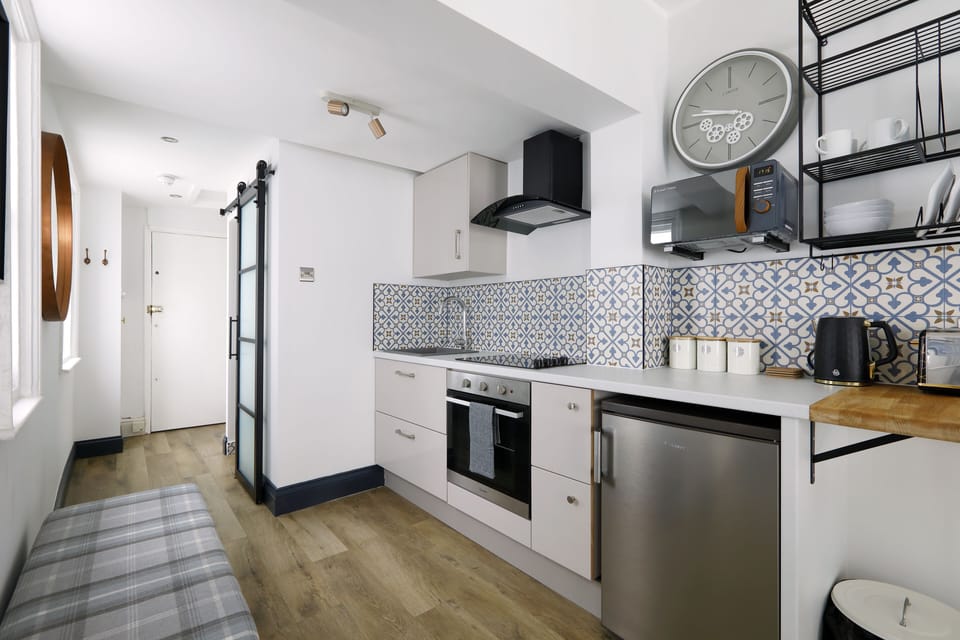 Classic Studio, Patio | Private kitchenette | Electric kettle