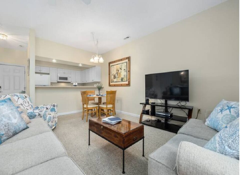 Relax in the open living area with plenty of seating for your whole group. 