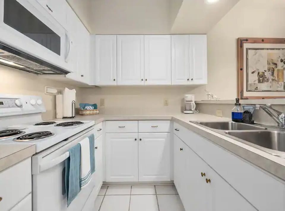 There's plenty of space to meal prep at the wrap-around kitchen island. 
