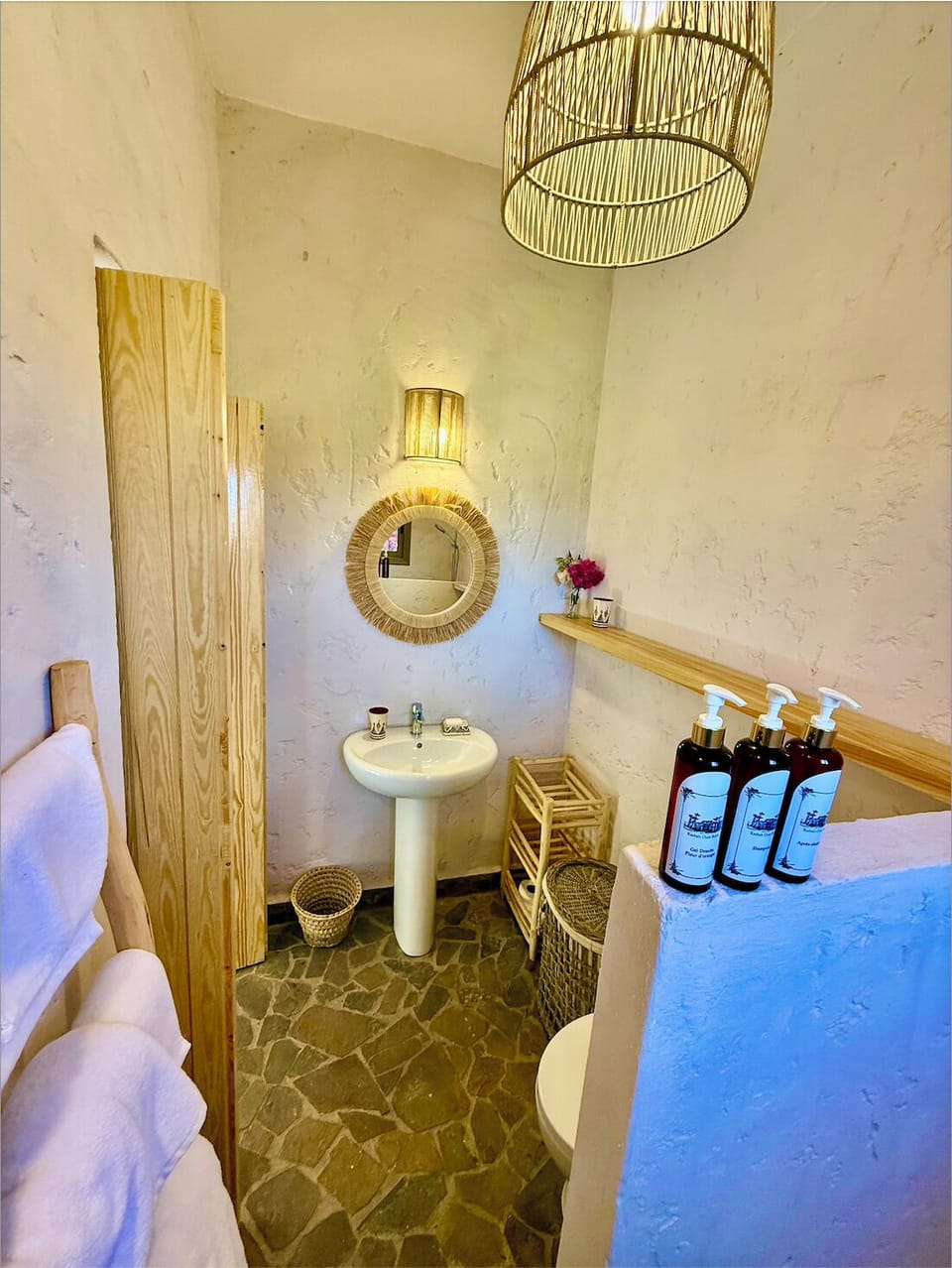 Double Room, Lake View | Bathroom | Free toiletries, towels, soap, shampoo