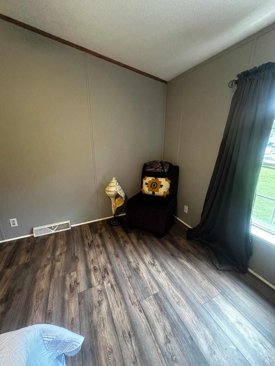 Queen room