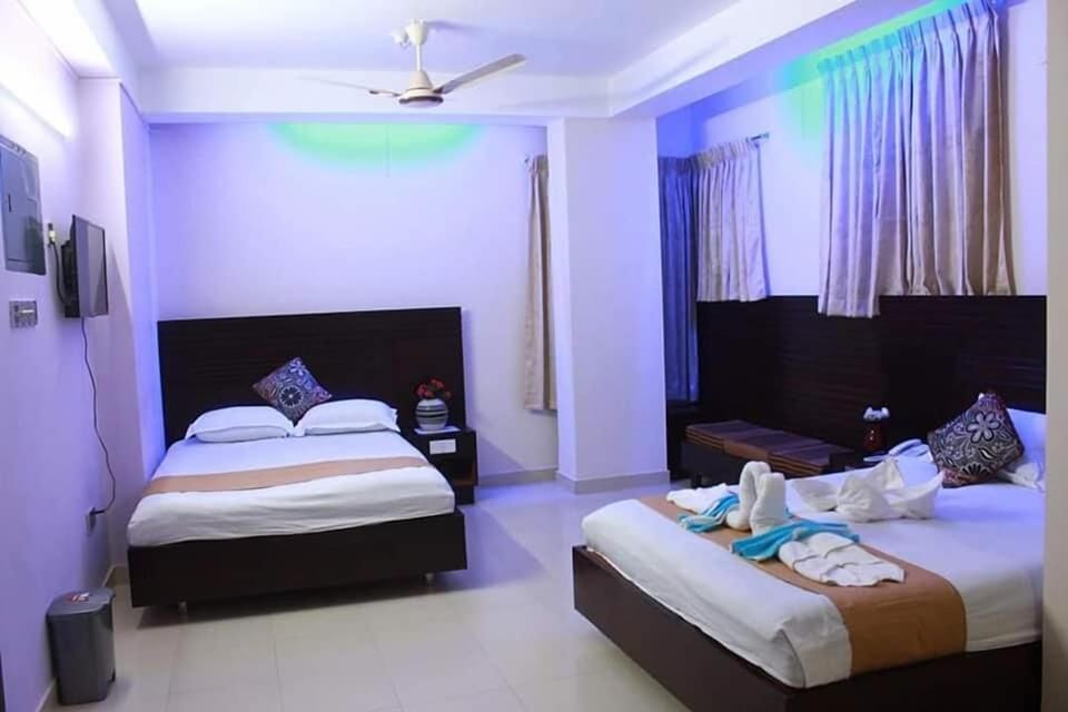 Royal Double or Twin Room | Desk, laptop workspace, soundproofing, free WiFi