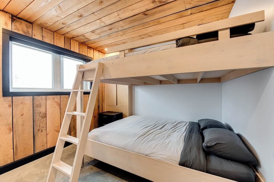 Bedroom 4 : 1 Bunk bed with 2 twin beds (4 people)