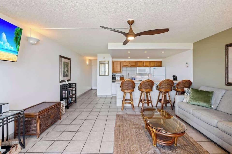 Kitchen island with seating for 4 people