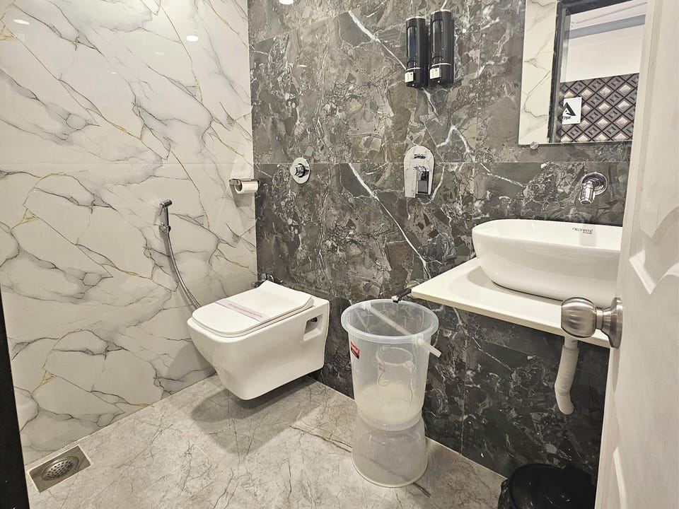 Deluxe Double Room, City View | Bathroom | Shower, free toiletries, hair dryer, towels