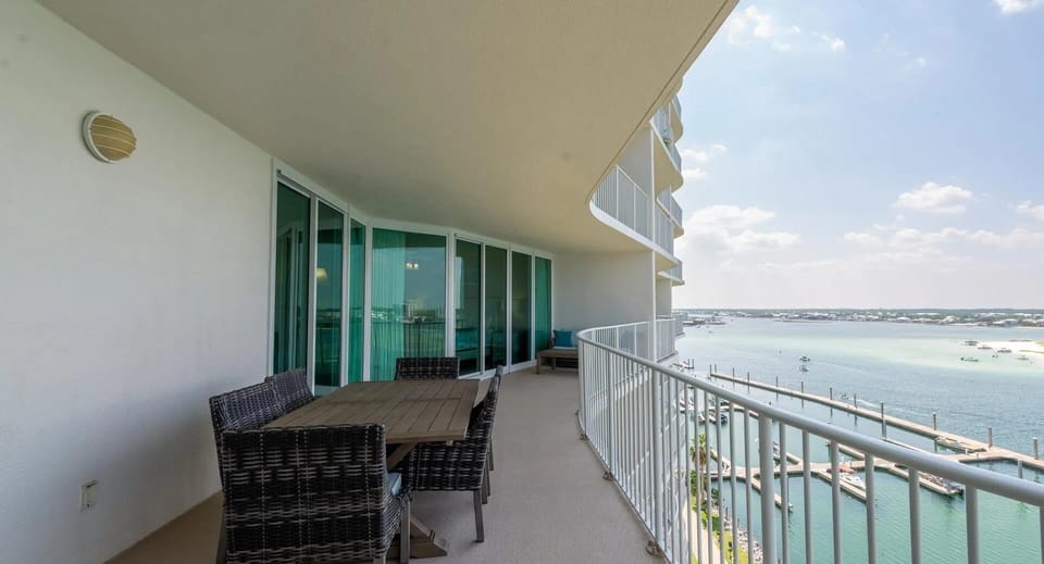 Enjoy coffee and breakfast while taking in the ocean views
