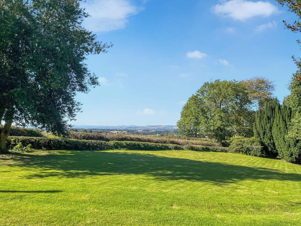 Surrounding area | West Nevay Farm House, Newtyle, near Blairgowrie