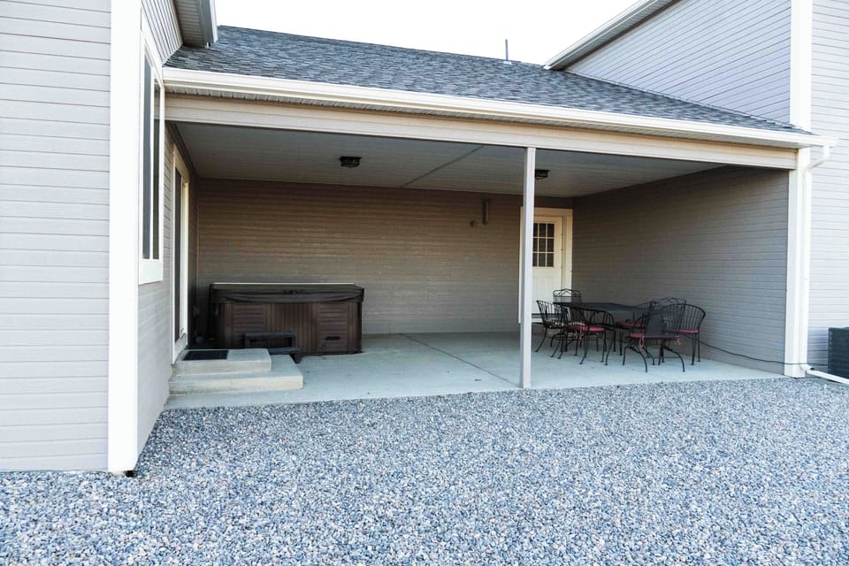 Hot Tub / Patio