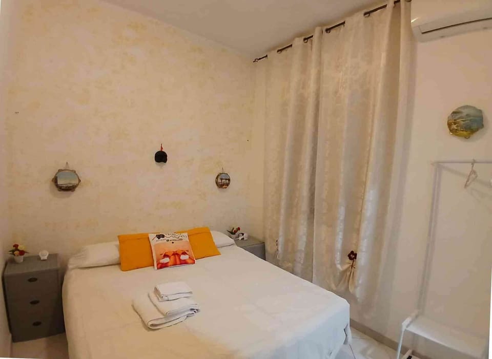 Economy Double Room, Non Smoking, Private Bathroom | Memory foam beds, minibar, free WiFi, bed sheets