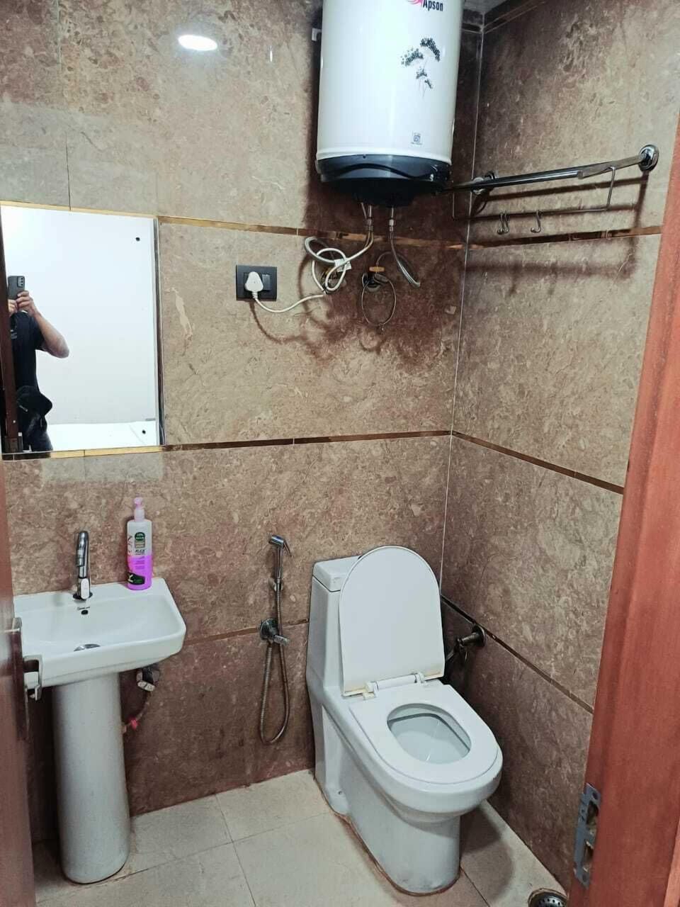 Deluxe Double Room | Bathroom | Shower, towels, soap