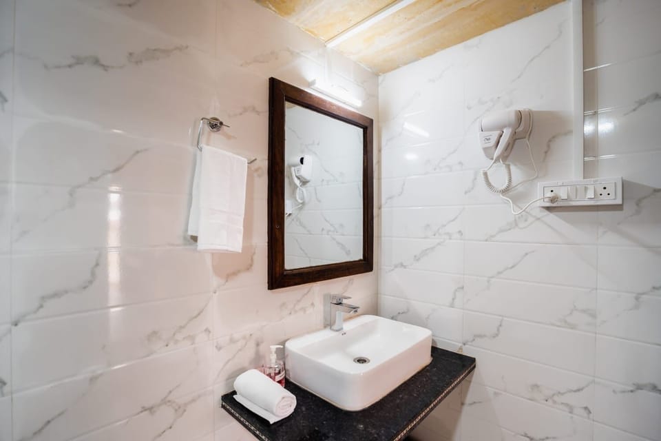 Luxury Tent, Desert View | Bathroom | Shower, free toiletries, hair dryer, bidet