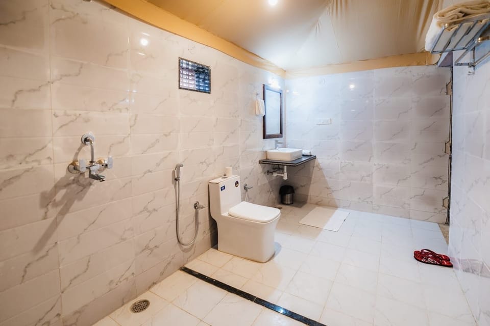 Luxury Tent, Desert View | Bathroom | Shower, free toiletries, hair dryer, bidet