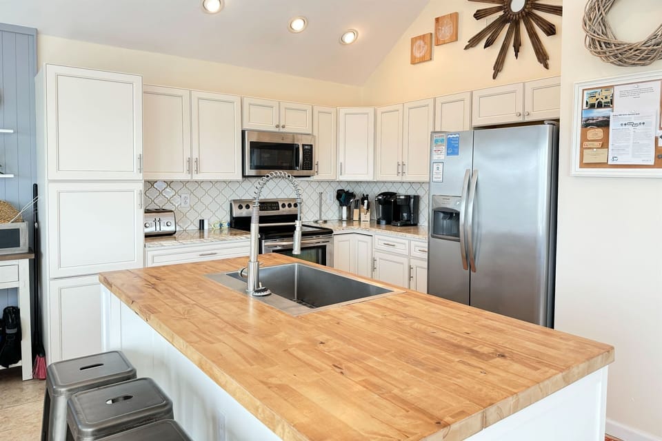 Beautiful kitchen fully updated with stainless steel appliances, ready for all your culinary creations!
