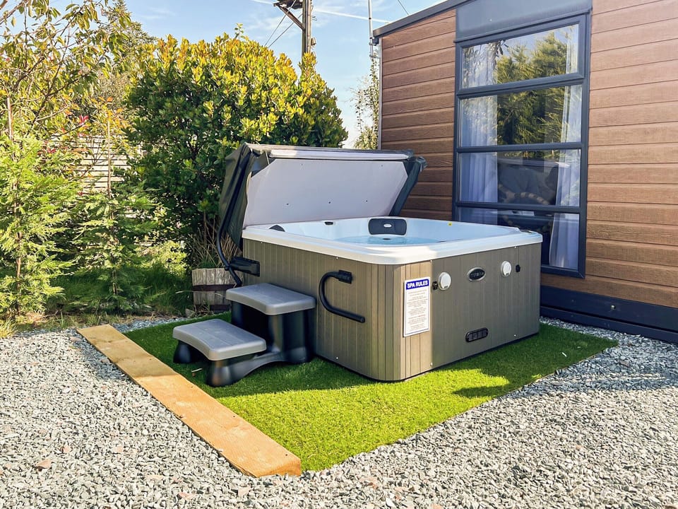 Hot tub | The Lodge Pod, Barrow-in-Furness