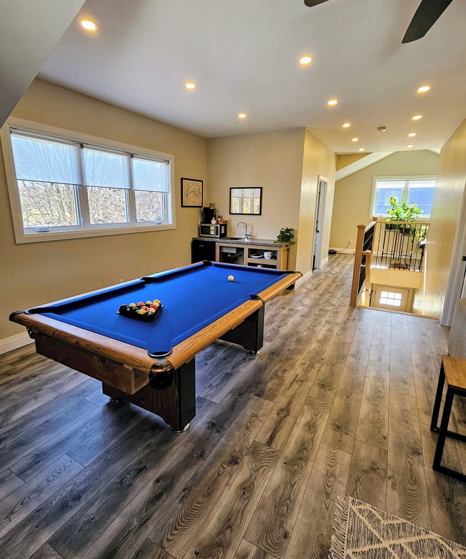 Pool table
