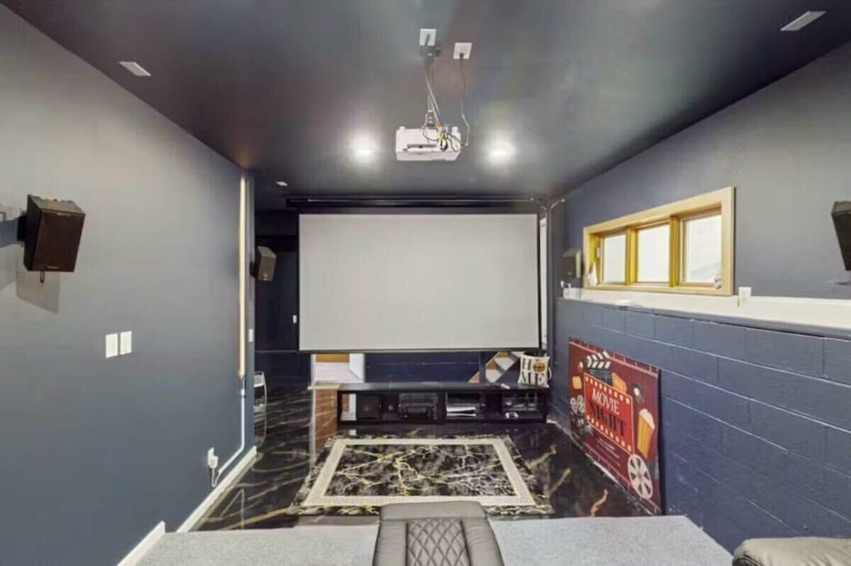 ENJOY A PRIVATE MOVIE THEATER EXPERIENCE with Hulu, Netflix, PS5 etc