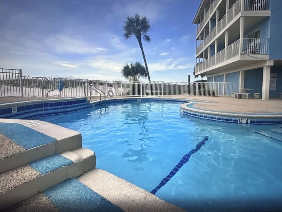 Complex pool