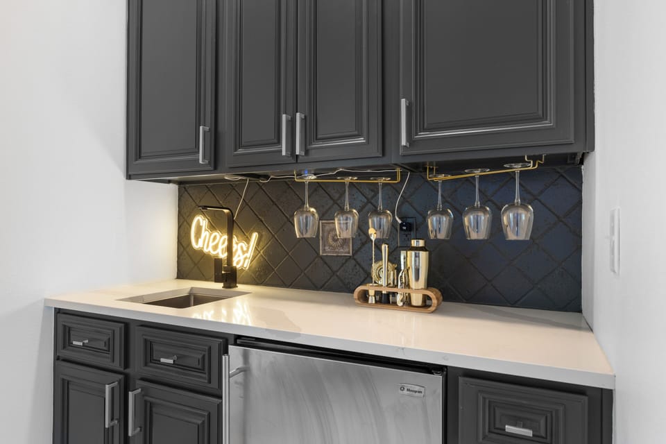Grab a cold beverage with ice from from the wet bar on your way to the deck.