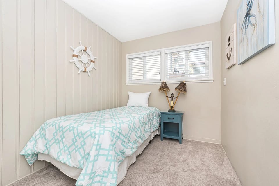 Second guest bedroom with a cozy twin bed
                