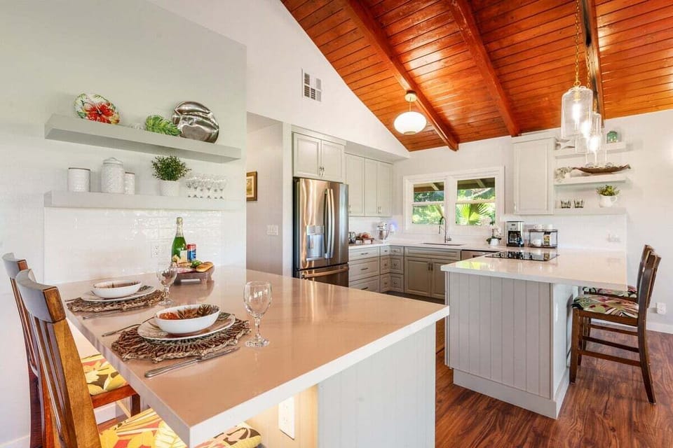 Start your day with breakfast at this stylish counter, complete with tropical touches