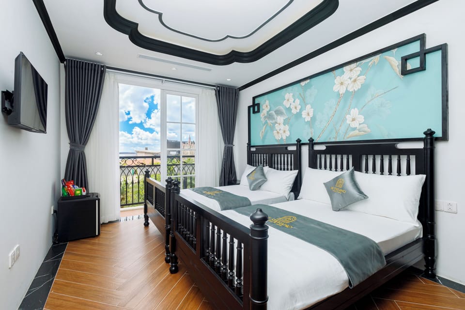 Twin Room, 2 Twin Beds, Balcony | Minibar, desk, WiFi (free), bed sheets