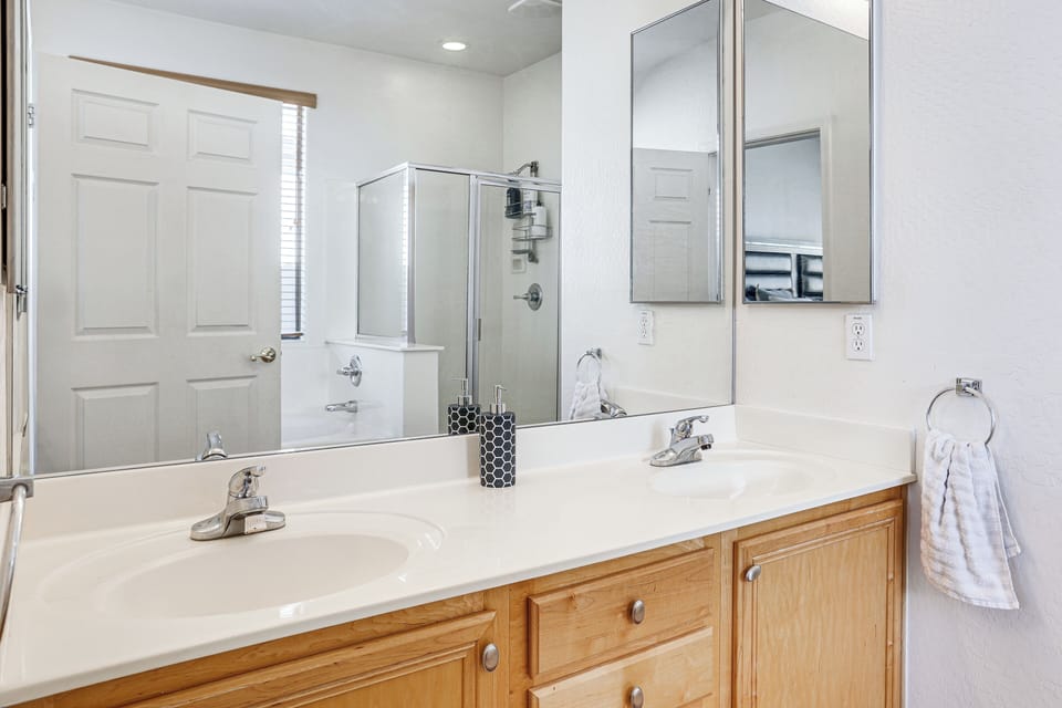 En-Suite Bathroom | Walk-In Closet