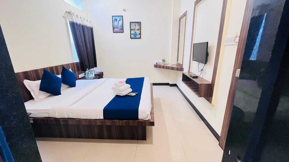 In-room safe, soundproofing, iron/ironing board, WiFi (free)