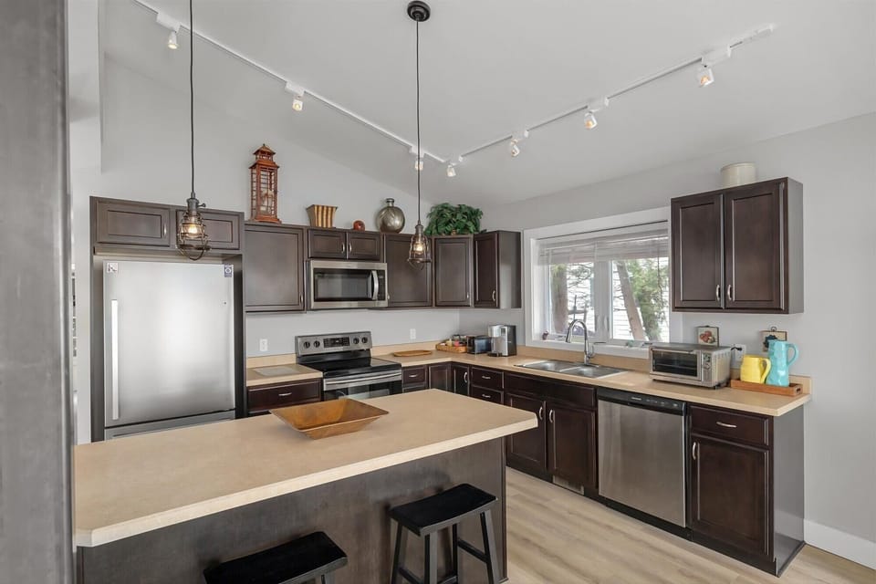 Cook with ease in our fully stocked kitchen, equipped with everything you need to whip up your favorite meals!